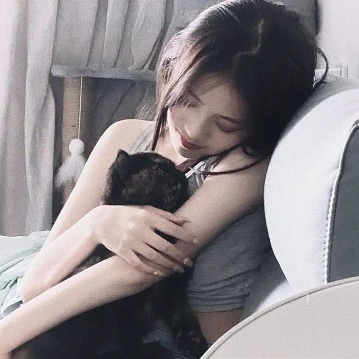 阳台上的坏女孩 海报